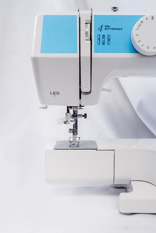 электромеханическая швейная машина janete 989 (голубой)